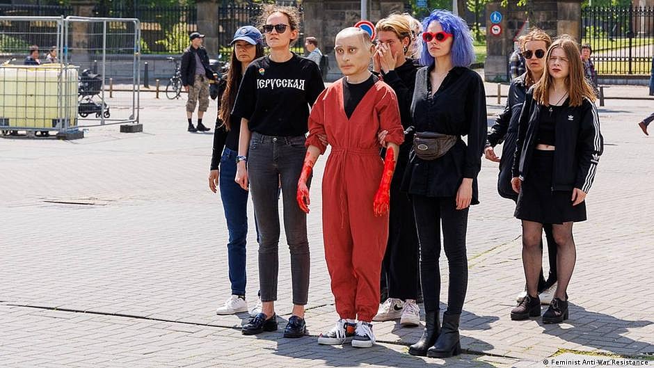 Why Germany is giving a peace prize to Russian women