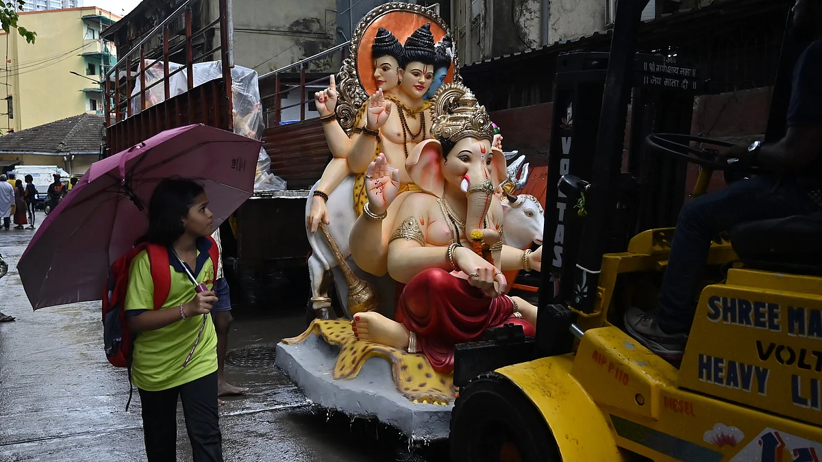 Devotees carry an idol of Lord Ganesh on the eve of Ganesh Chaturthi at Lalbaug in Mumbai (photo: Getty Images)