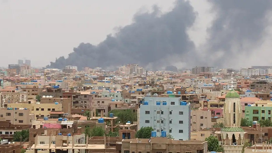 Aerial attacks have been intensifying in Khartoum (photo: picture alliance / Xinhua News Agency)