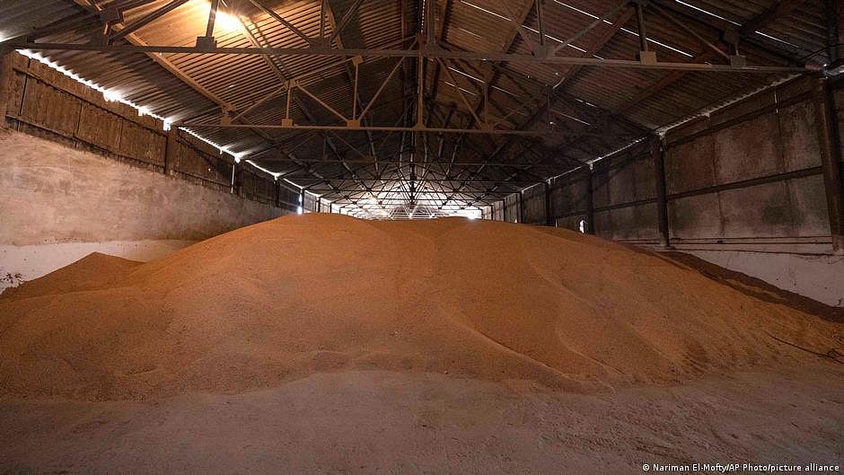 Poland threatens Kyiv with more import bans