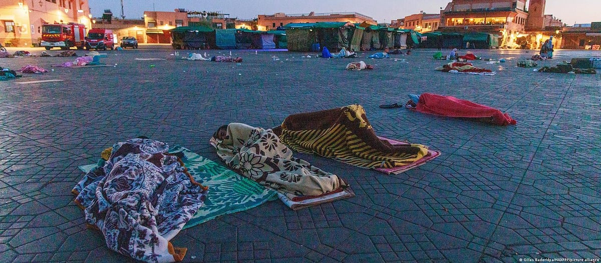 While rescue operations are underway thorough out the country, citizens in Marrakech & Amizmiz prefer sleeping on the cold streets for the fear of further aftershocks.
(photo: DW)
