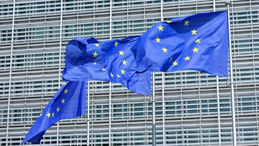 Microsoft and Apple privately argue their services are not big enough to be restricted by the new EU regulation.  (Photo: Thierry Monasse/Getty Images)