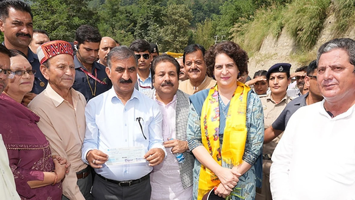 Congress general secretary Priyanka Gandhi Vadra with chief  minister Sukhvinder Sukhu (Photo: IANS)