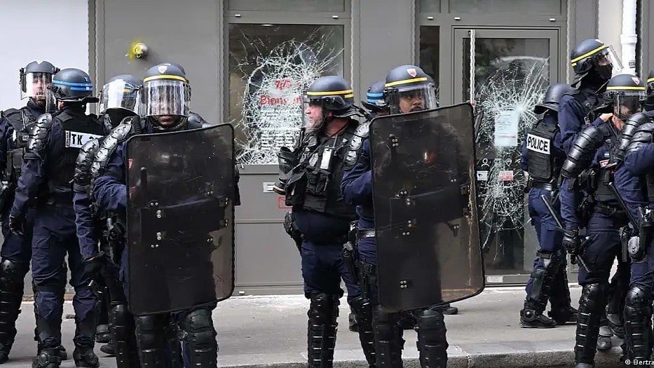 There was a heavy police presence in the French capital as Saturday's demonstrations began (photo: Bertrand Guay/AFP/Getty Images)
