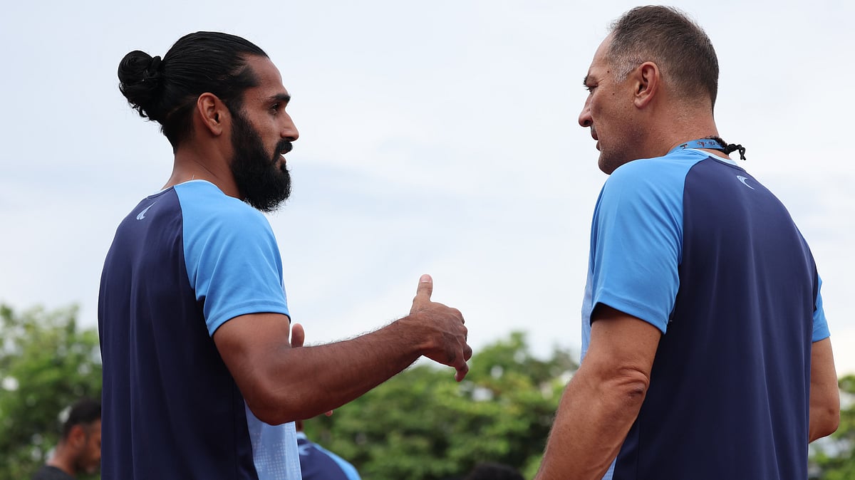 Igor Stimac (right) with star India defender Sandesh Jhingan (photo: AIFF)