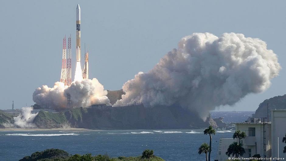 Japan launches 'moon sniper' lunar mission (photo: DW)