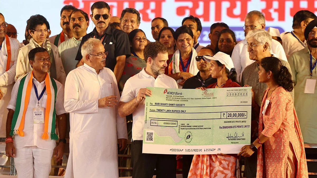 Congress leader Rahul Gandhi at Awaas Nyay Sammelan in Bilaspur in poll bound Chhattisgarh (photo: @INCIndia/ X)