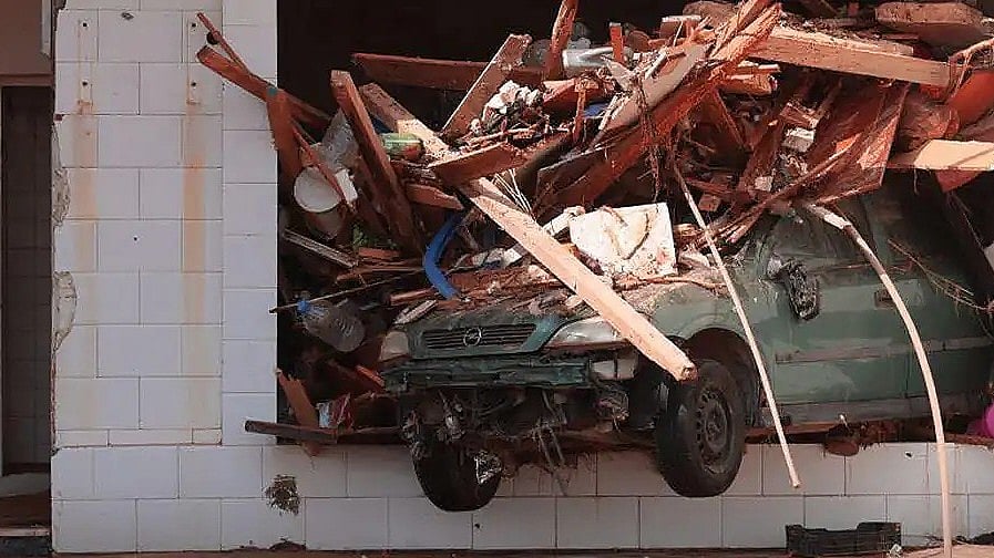 Libya: 10,000 missing in catastrophic floods, says Red Cross