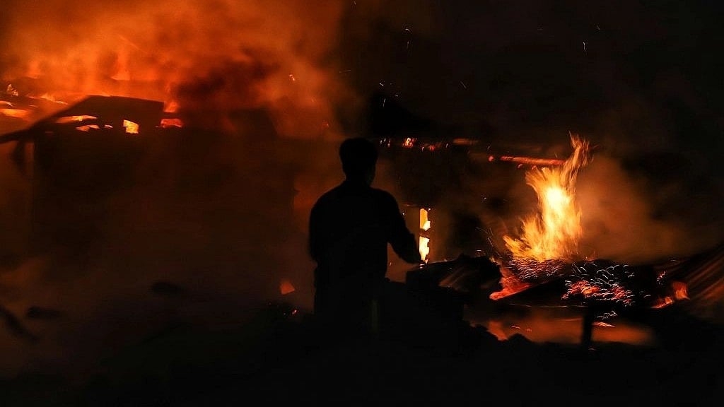 Communal clashes in Satara: Houses  on fire, stone pelting, internet shutdown