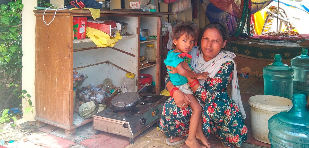 Small time cultivators, domestic help, daily wage earners and others had to move to government relief camps like this one near Mayur Vihar, close to the banks of the Yamuna (photo: Shalini Singh for PARI)