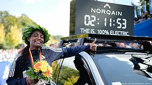 Berlin Marathon: Assefa smashes women's world record