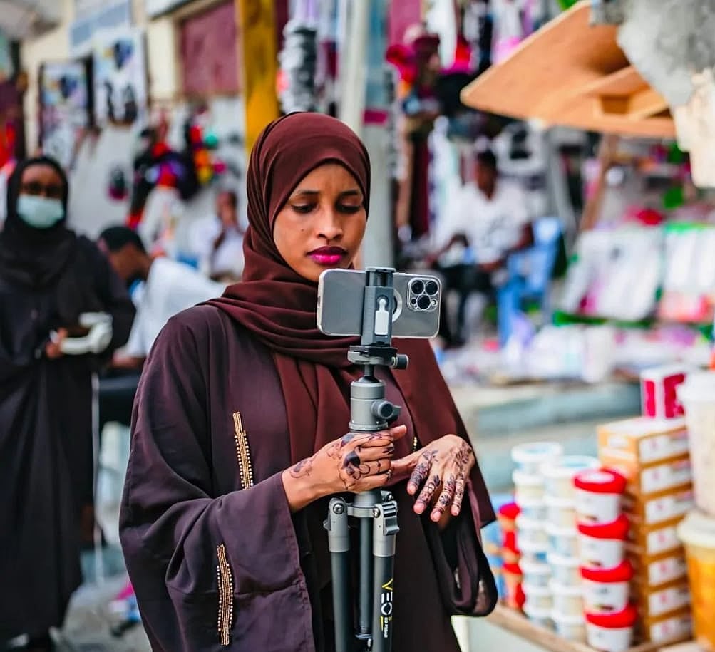 Bilan reporter Kin Hassan Fakat (Photo: @bilan.media/Instagram)