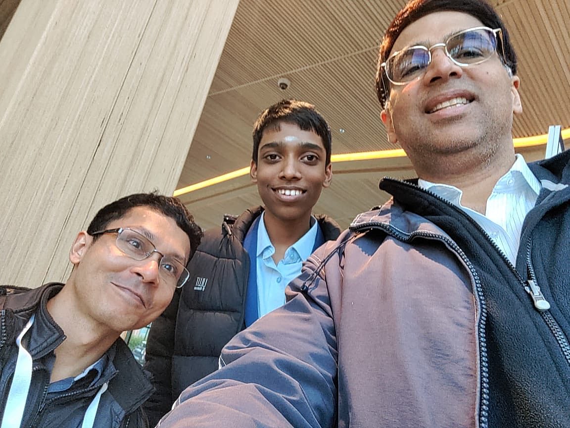 Anand takes a selfie with Pragg during the 2022 Chess Olympiad in Chennai (photo: @vishy64theking/ Twitter)