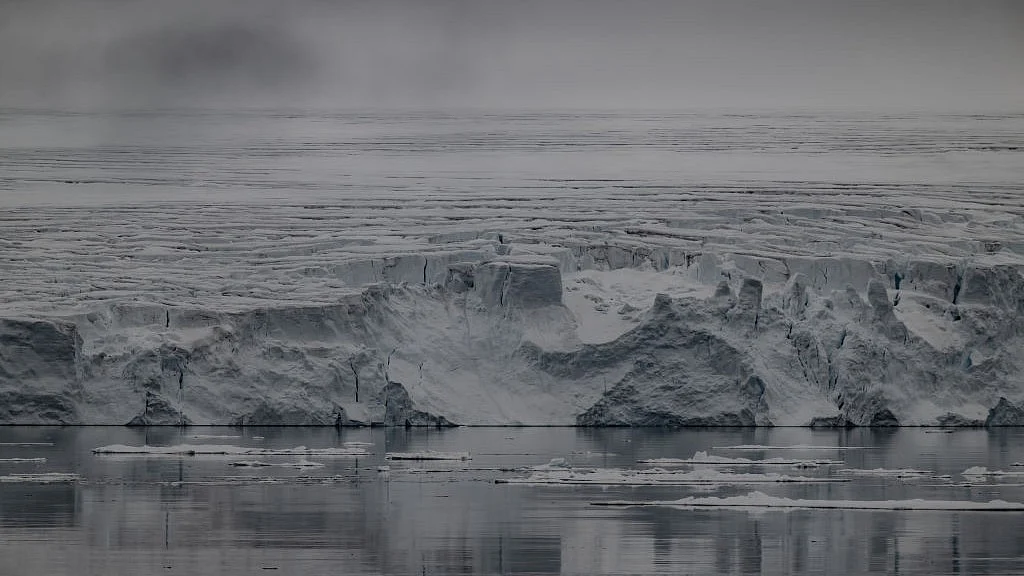 Blizzards create a warming effect in the Arctic by producing fine sea salt aerosols in the atmosphere. (Photo by Sebnem Coskun/Anadolu Agency via Getty Images)