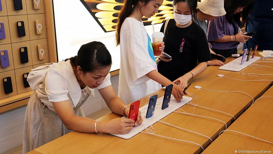 China denies reports of ban on iPhones
