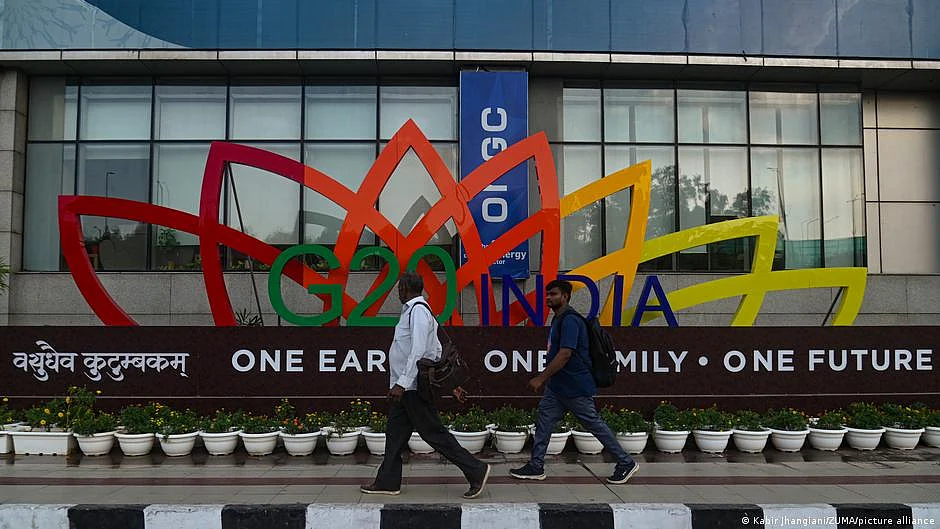 Representative image of G20 logo on a sidewalk (Photo: DW)