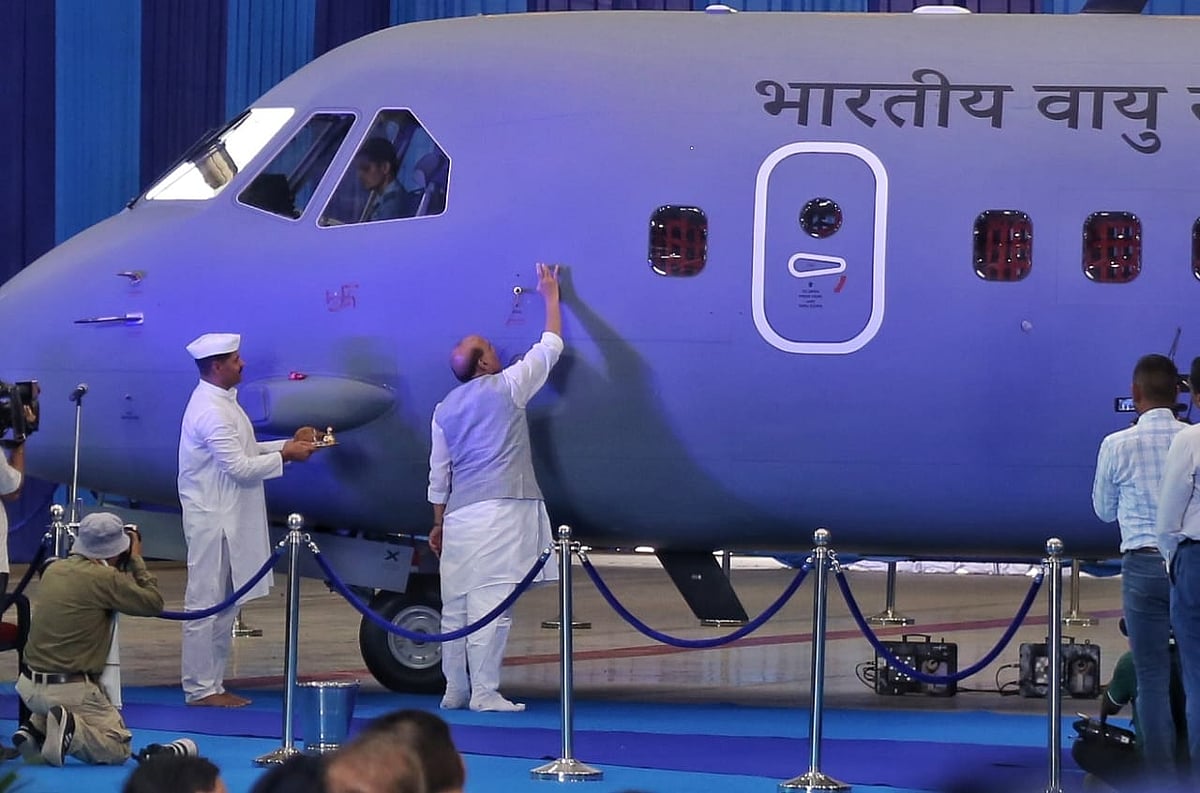 As part of the celebration, Rajnath Singh  also participated in a 'sarva dharma pooja' conducted within the hangar (photo: Vipin/ National Herald)
