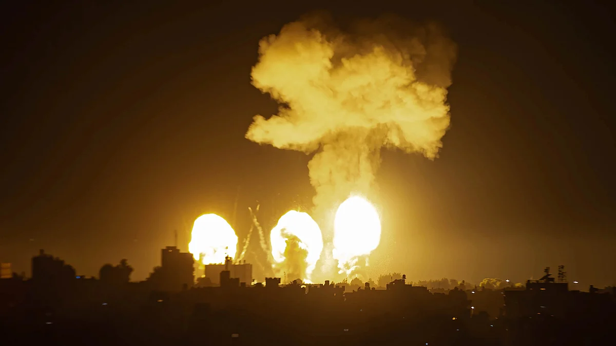 File photo of Israeli air strikes on Khan Yunis in the southern Gaza Strip (photo: Getty Images)