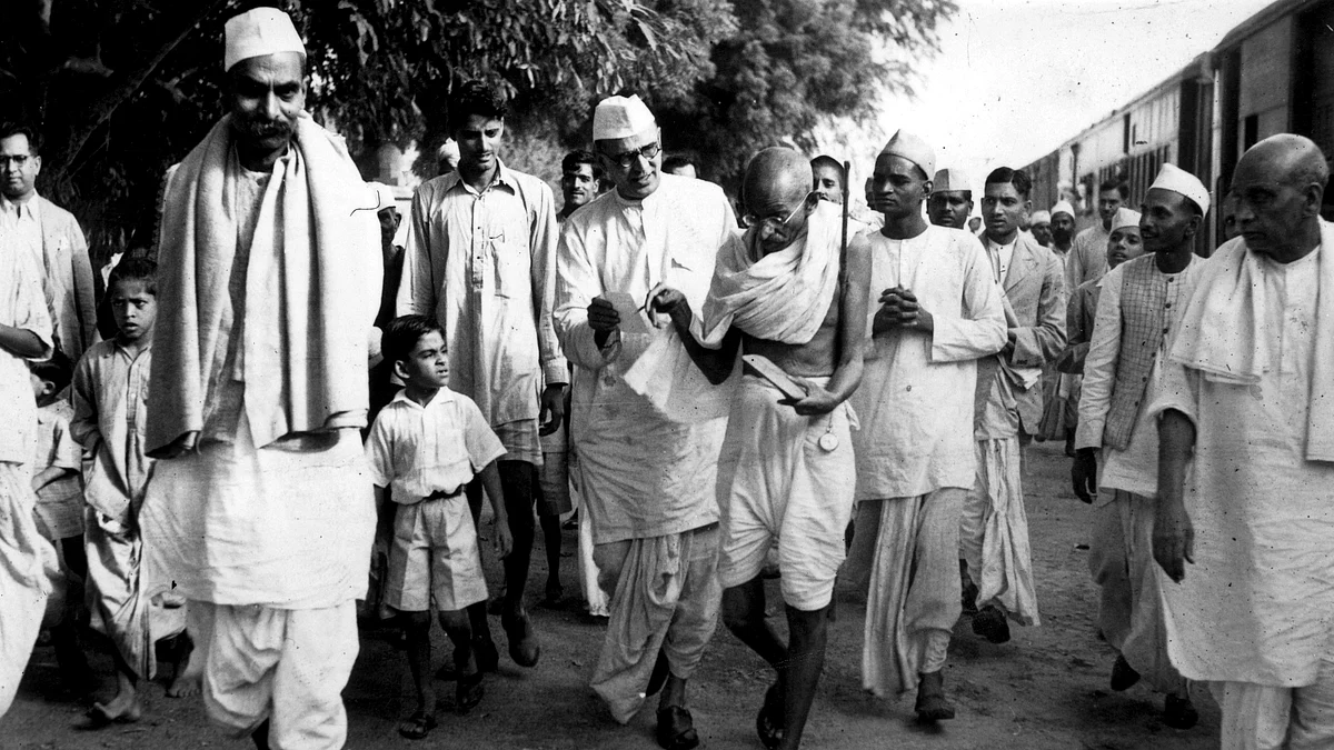 Gandhi arrives in Delhi with members of his staff to confer with Viceroy Lord Linlithgow on the question of the World War II, 12 October 1939. (Photo: Getty Images)
