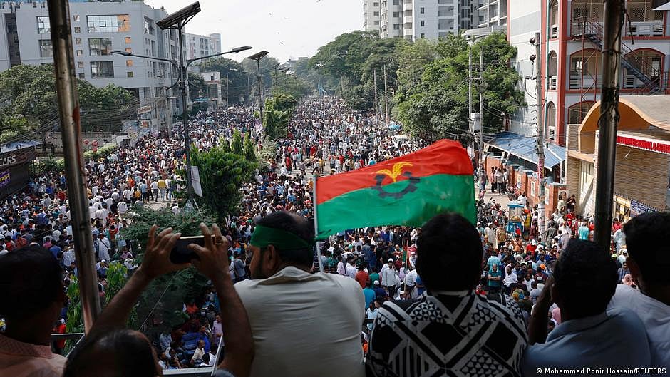 Bangladesh: anti-government protests turn violent