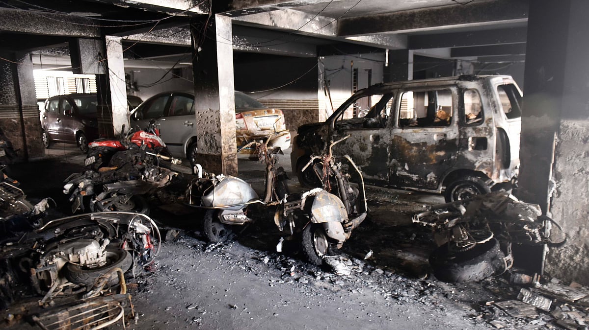 7 killed, 51 injured in Mumbai apartment fire
