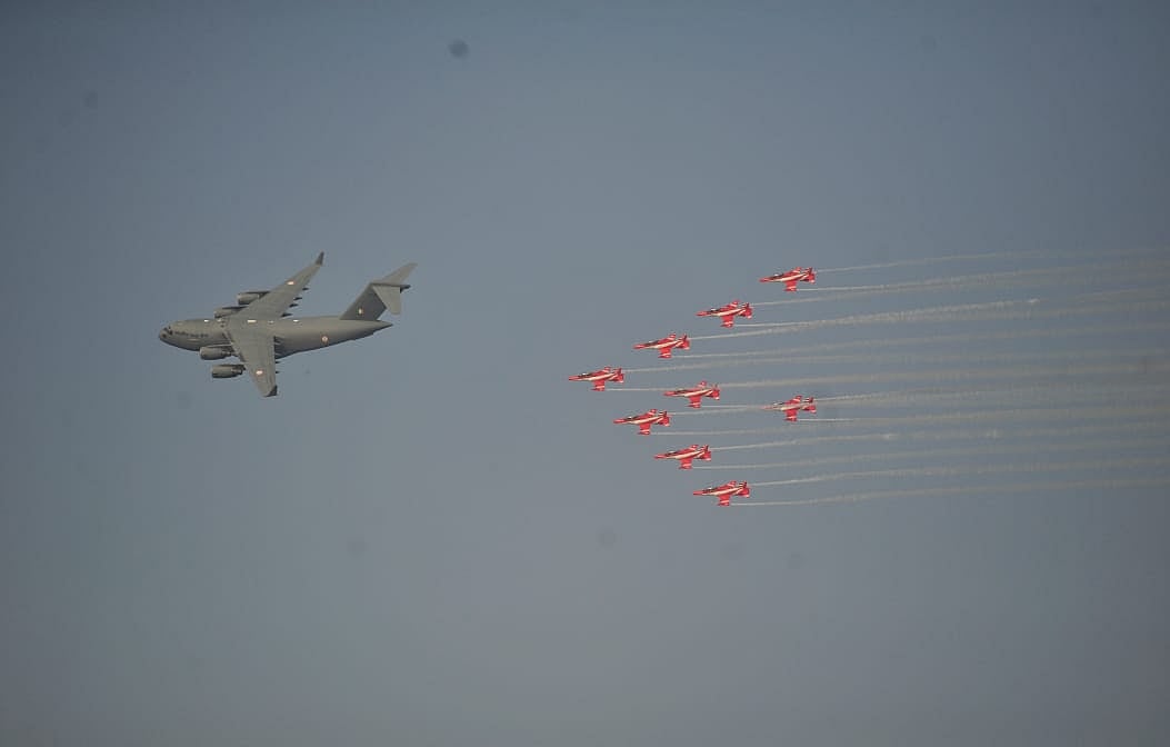 Thousands gathered at Sangam Ghat in Prayagraj, Uttar Pradesh, for the 91st Air Force Day anniversary air show (Photo: Vipin for National Herald)