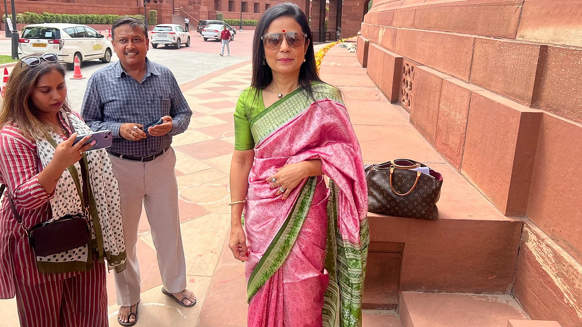 Mahua Moitra says Darshan Hiranandani was given 20 minutes to sign his affidavit and told that if he refused, PSU banks would stop financing his projects and CBI raids would be conducted (photo: @MahuaMoitra/ X)