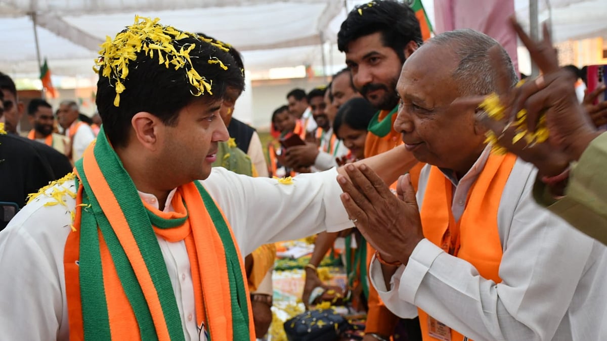Union minister Jyotiraditya Scindia (left) (photo: @JM_Scindia/X)