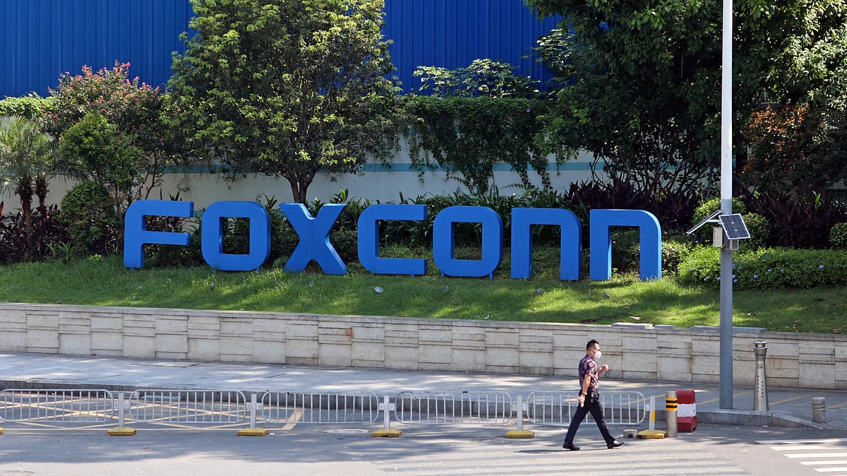 China kicks off probe into iPhone maker Foxconn: State media