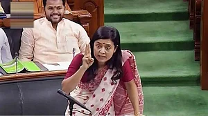 SC seeks LS secretary general's reply on Moitra's plea against expulsion