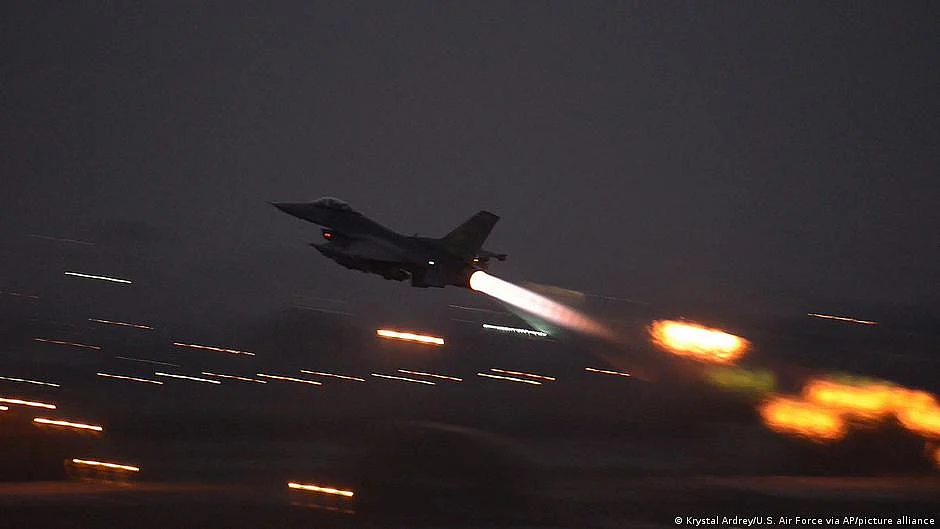 Pakistan's Airforce undertook "a series of highly coordinated and specifically targeted precision military strikes against terrorist hideouts in Iran," the Ministry of Foreign Affairs said.  (representative image)  (photo: DW)
