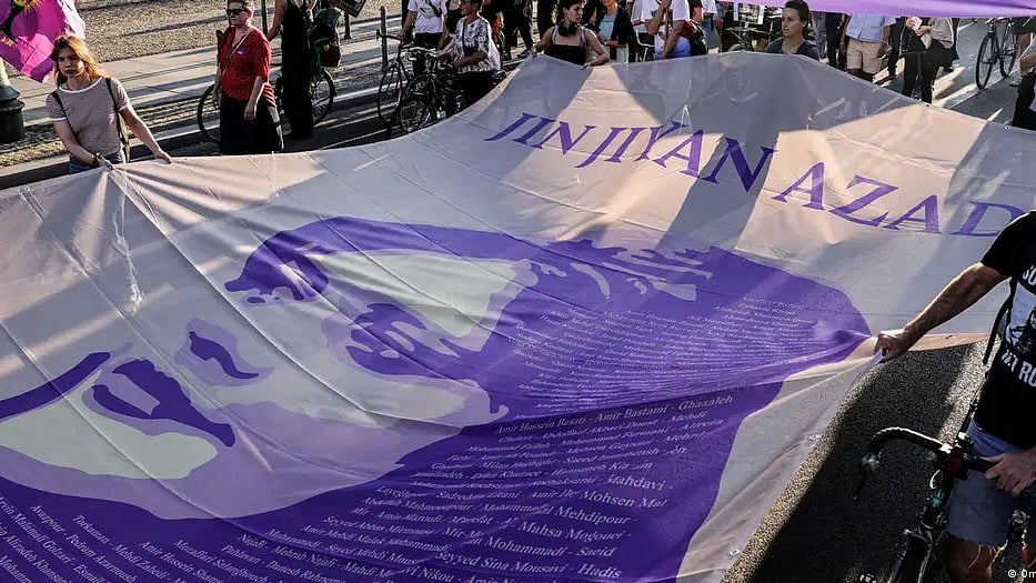 The death of Jina Mahsa Amini at the hands of Iran's morality police last year sparked nationwide protests. (photo: Omer Messinger/Getty Images via DW)