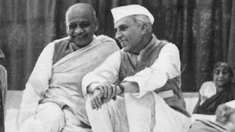 Jawaharlal Nehru (right) and Sardar Vallabhbhai Patel 