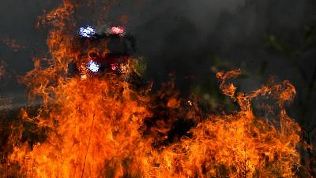 Massive fire erupts at Surat's historic Bombay market