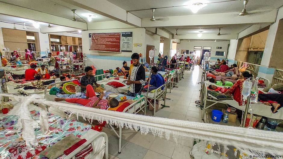 Hospitals in Bangladesh have also begun to admit dengue patients during winter months in recent years (photo: Mortuza Rashed/DW)