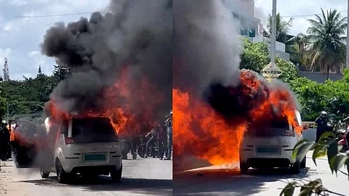 All of a sudden, the vehicle started to develop technical snag and smoke started emanating (Photo: IANS)