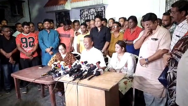 West Bengal municipal affairs and urban development minister Firhad Hakim, also the mayor of Kolkata, speaks to the press after the CBI concluded a raid on his residence for over 10 hours on 8 October 2023 (photo: IANS)