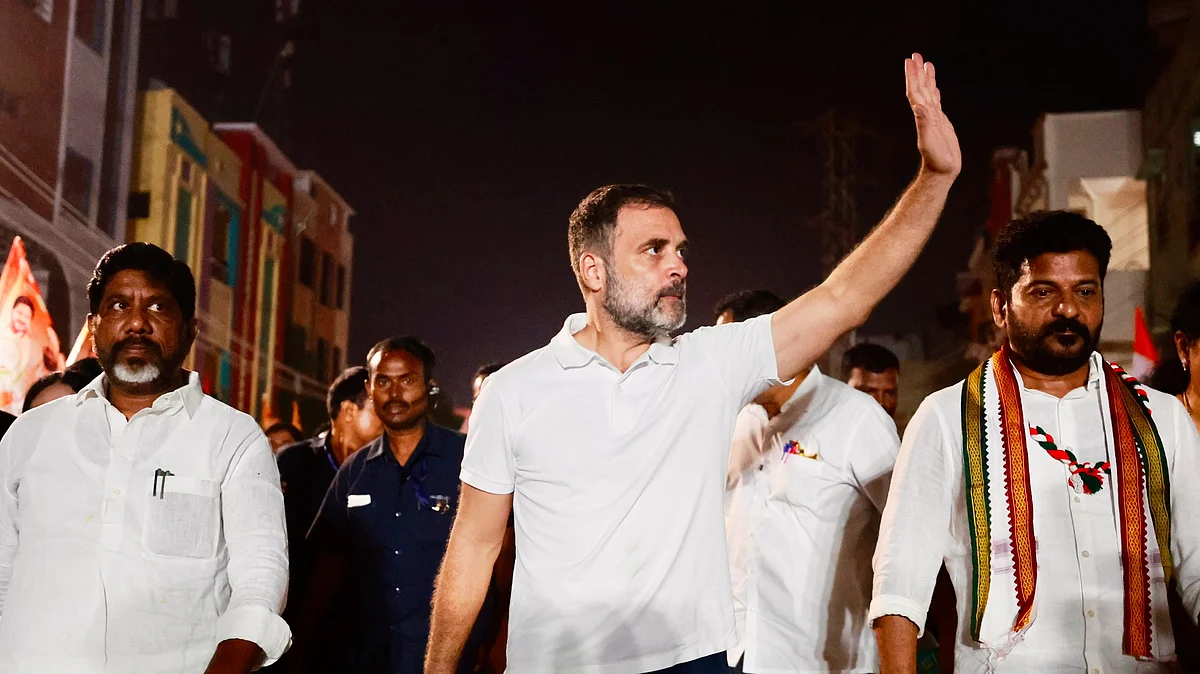 Rahul Gandhi addressed corner meetings and public rallies in Bhupalpally, Peddapalli and Karimnagar districts during the Congress' ongoing 'Vijayabheri Yatra' (photo: INC India/ X)