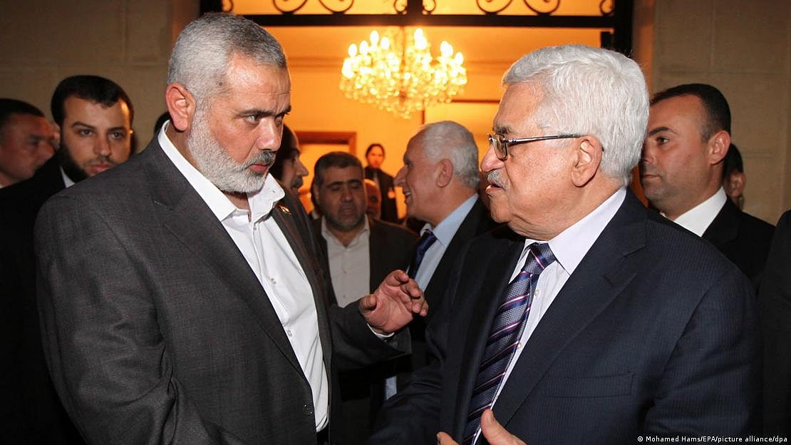Hamas leader Ismail Haniyeh and President Mahmoud Abbas agreed upon an intra-Palestinian 'reconciliation committee' (Photo: DW)