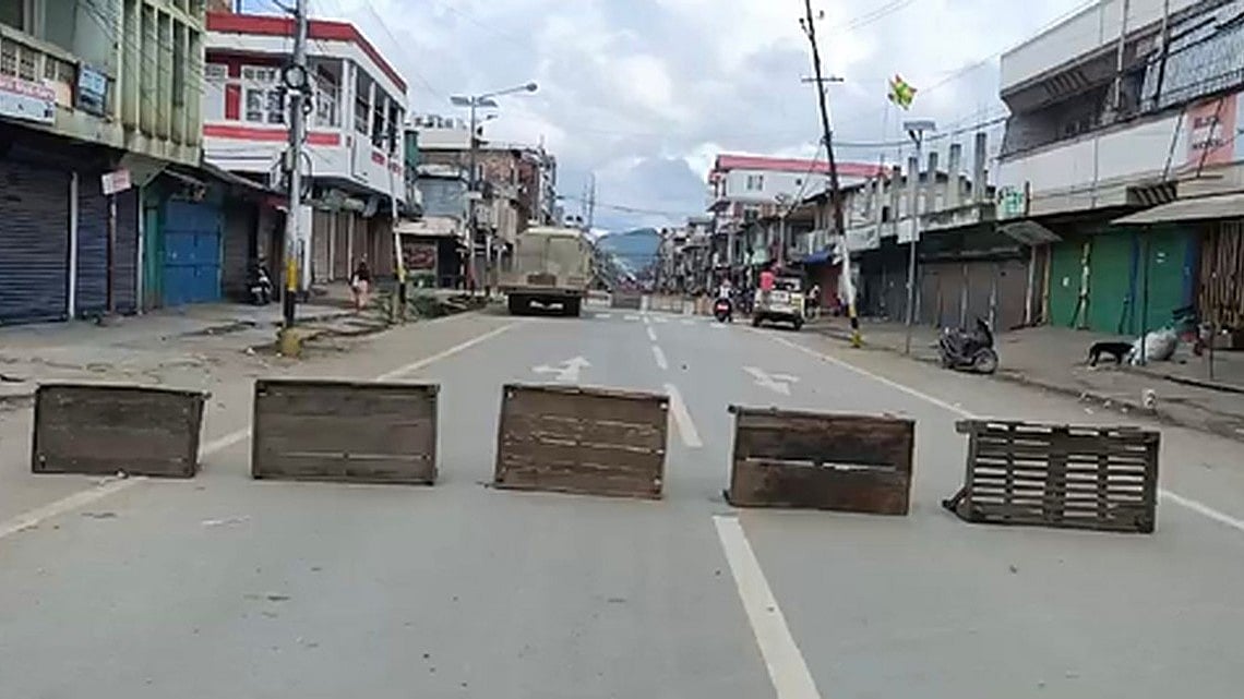 Market places witnessed no activities and government offices saw no attendance (photo: IANS)