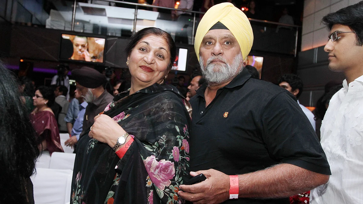 File photo of Bishan Singh Bedi with his wife in New Delhi in 2012 (photo: Getty Images)