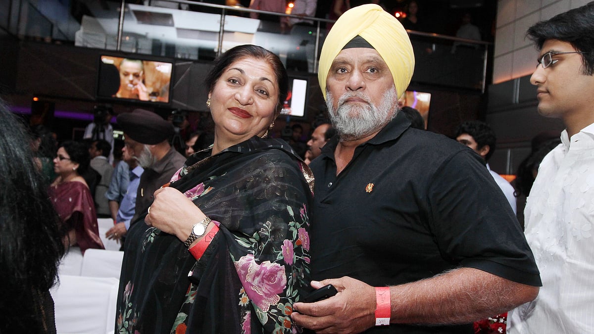 File photo of Bishan Singh Bedi with his wife in New Delhi in 2012 (photo: Getty Images)