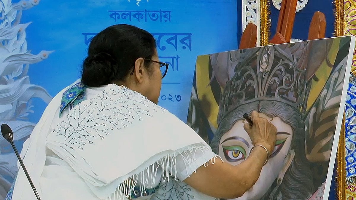 West Bengal chief minister Mamata Banerjee symbolically painted Durga's eyes at Chetla Agrani this year, as every year (photo: Chetla Agrani/ Facebook)