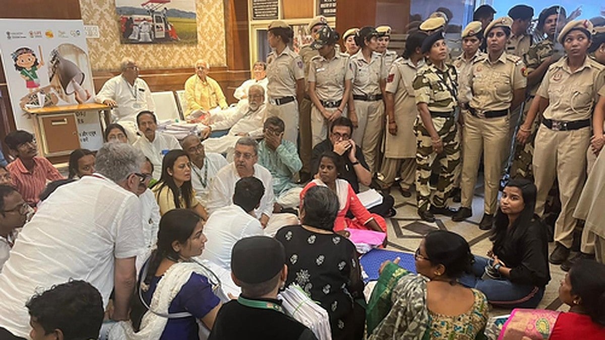 TMC leaders detained during dharna at Krishi Bhawan for release of funds to Bengal