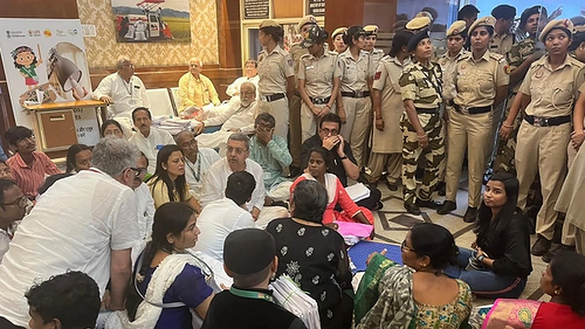 Party leaders during the dharna (photo: IANS)