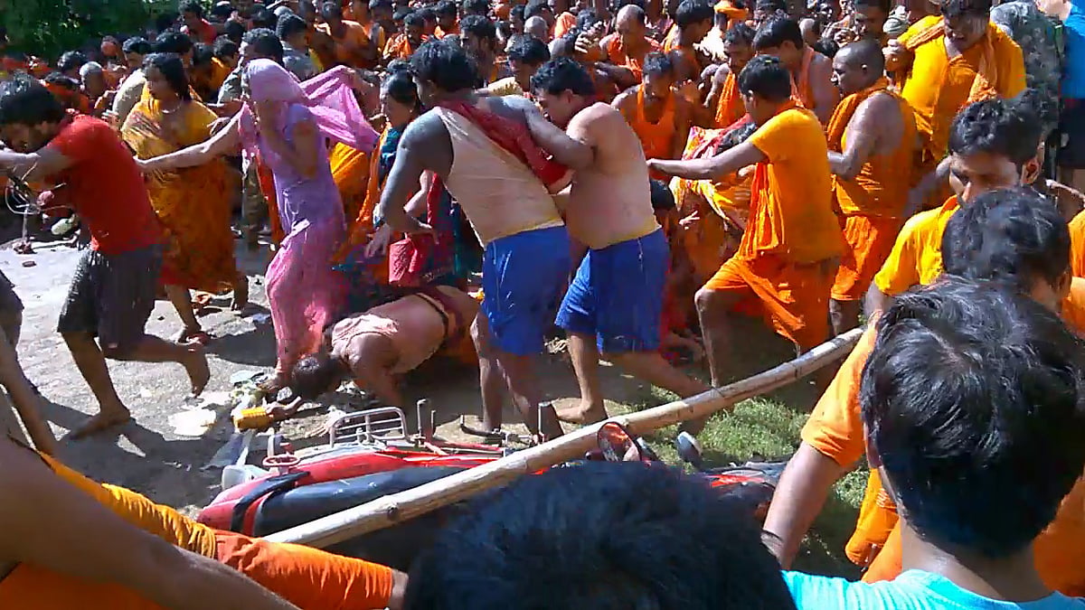 3 dead, 14 injured in stampede in Bihar's Gopalganj
