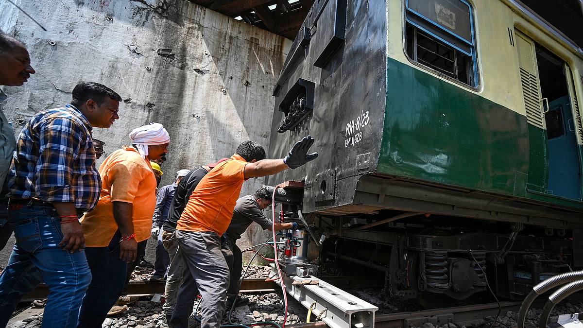 Delhi-Kamakhya North East Express derails in Bihar; 4 dead, 70 injured