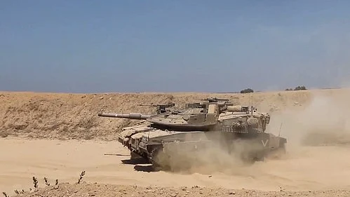 Israeli tank ''accidentally fired'' on an Egyptian post says IDF
(photo: IANS)