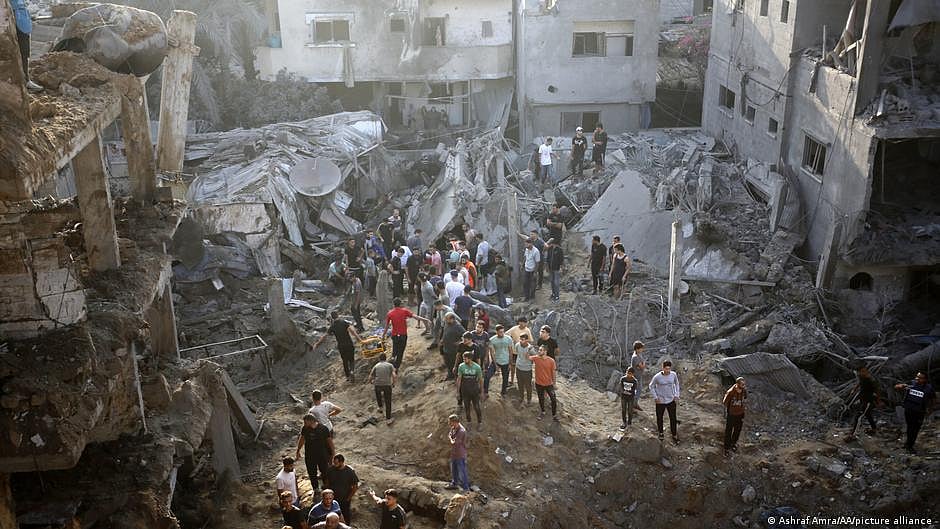 An Israeli attack that struck the Al-Maghazi refugee camp killed over 30 people, Gaza's health ministry claimed (photo: DW)