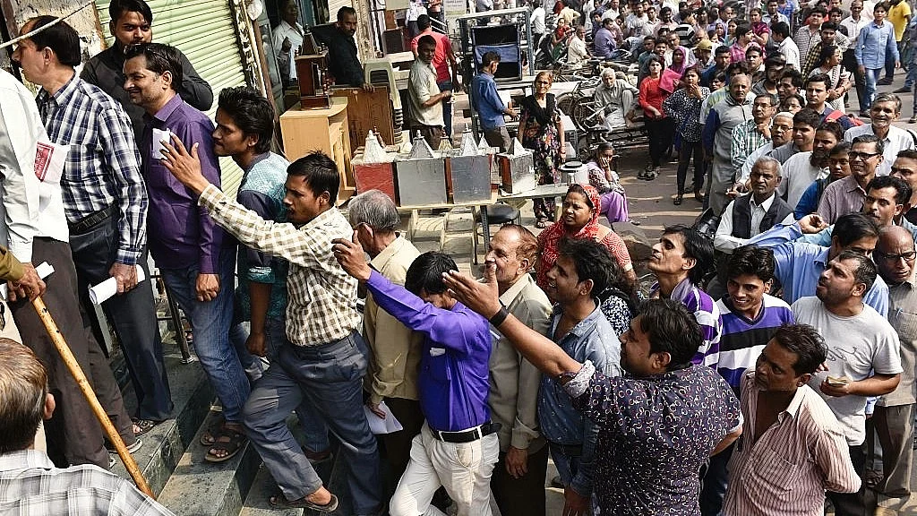File photo of long queues outside banks across India after the Central Government demonetised Rs 500 and 1,000 notes on 8 November 2016 (photo: Getty Images)